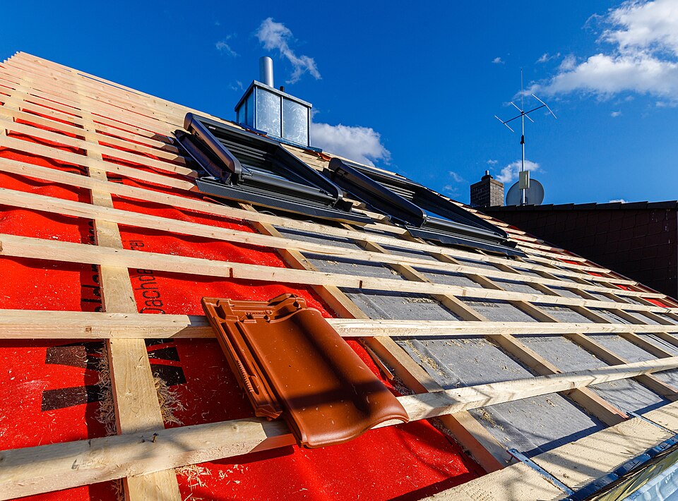 Charpente mise à nu avant rénovation